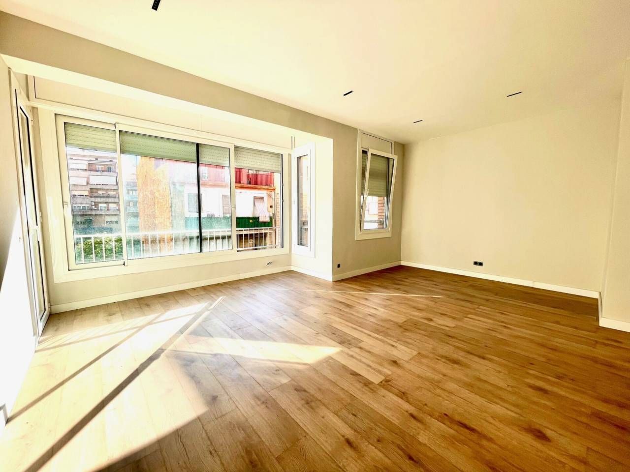 Vista exterior de Pis en venda en Manresa amb Aire condicionat, Calefacció i Parquet