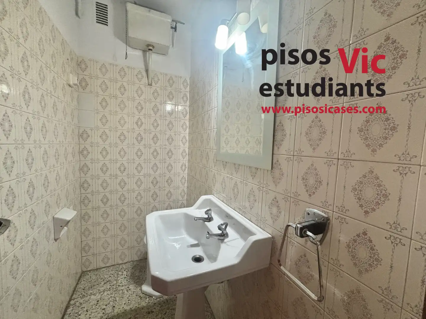 Bathroom of Flat for rent in Vic  with Heating, Furnished and Oven