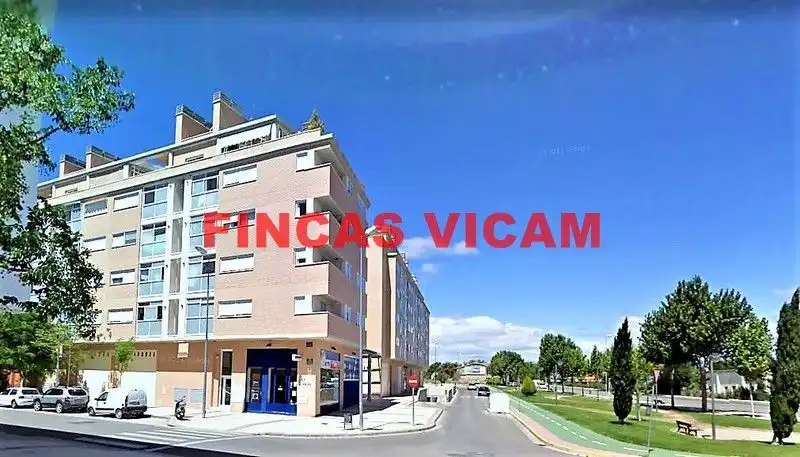 Vista exterior de Local en venda en Huesca amb Aire condicionat, Calefacció i Parquet