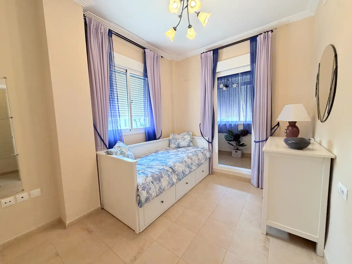 Dormitori de Casa o xalet en venda en Espartinas amb Aire condicionat, Terrassa i Traster