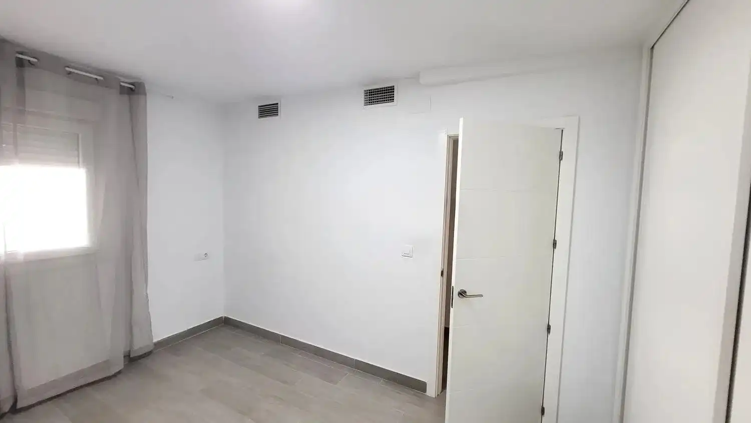 Habitación de Apartamento en venta en Rincón de la Victoria con Aire acondicionado, Trastero y Amueblado