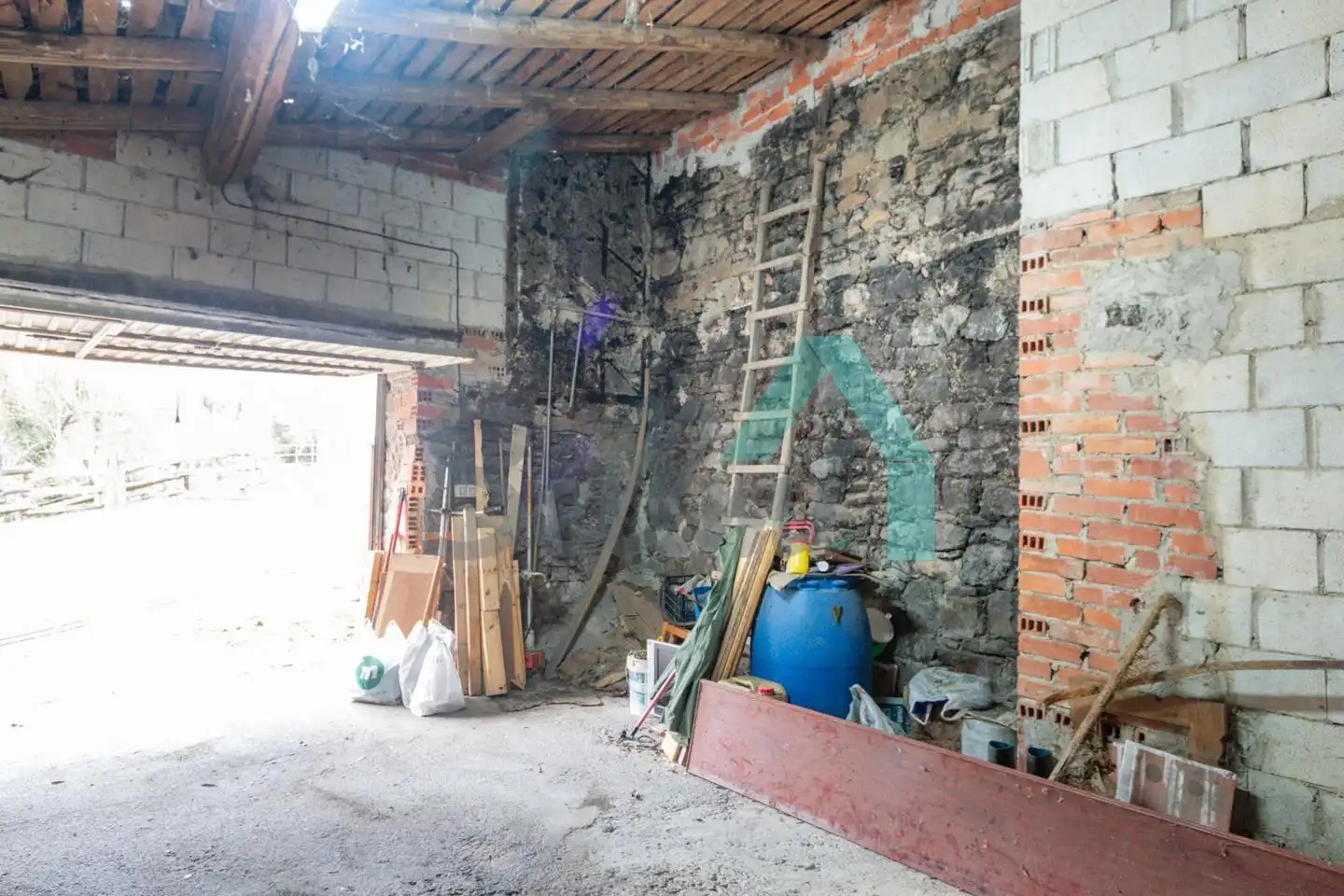 Casa adosada en venta en Quirós con Calefacción y Trastero