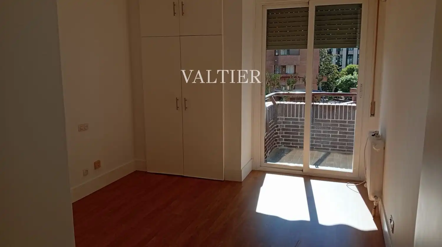 Bedroom of Flat for rent in Madrid  with Air Conditioner, Terrace and Swimming Pool