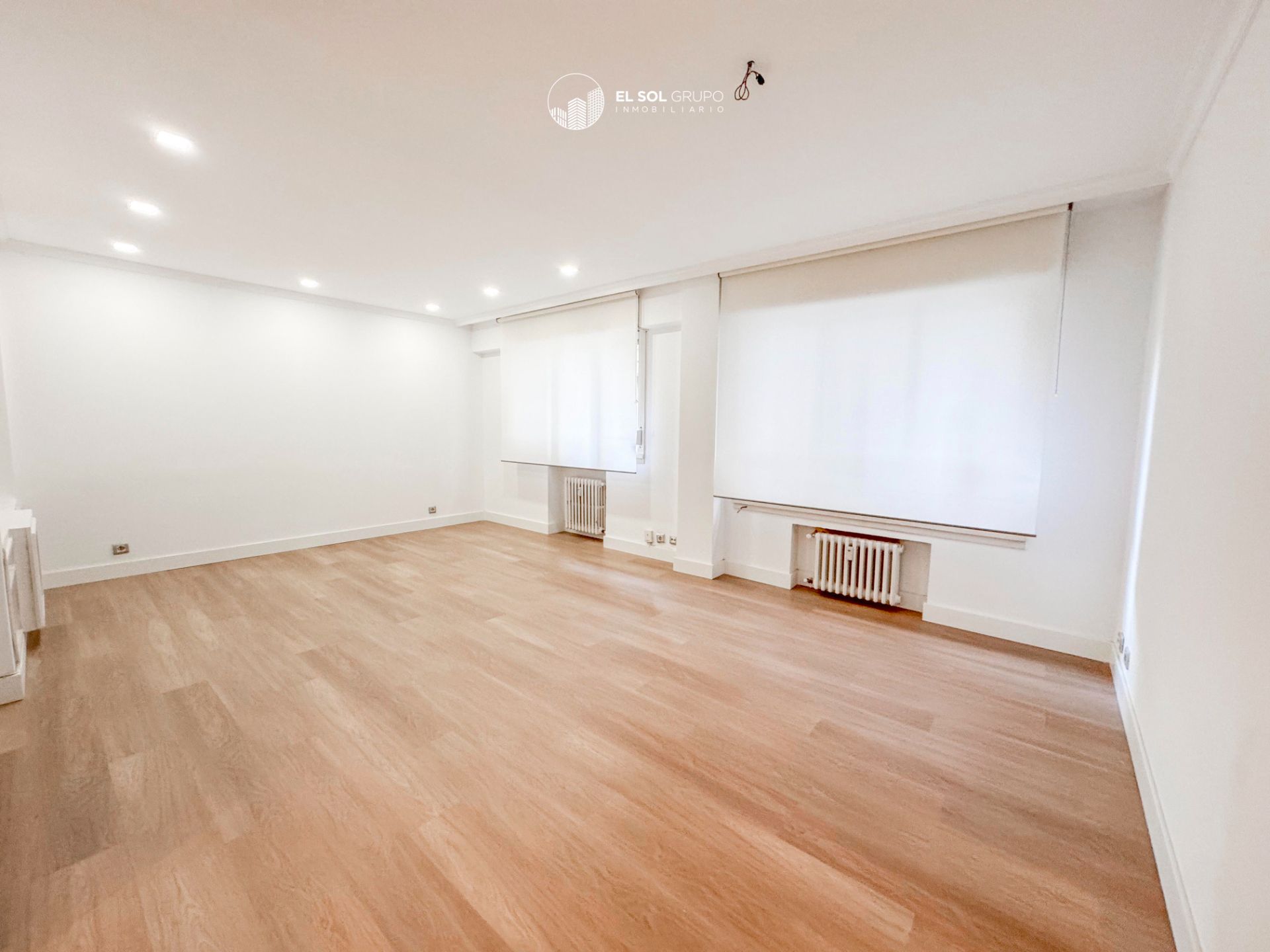 Living room of Flat for sale in Gijón   with Heating and Parquet flooring