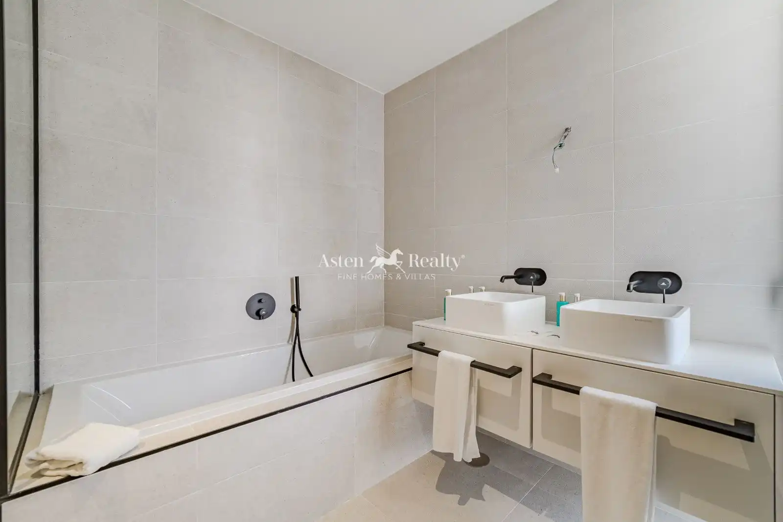 Baño de Casa o chalet en venta en Adeje con Aire acondicionado, Calefacción y Jardín privado