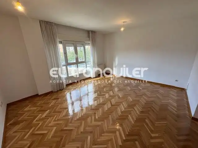 Dormitori de Pis de lloguer en  Madrid Capital amb Terrassa i Rentadora