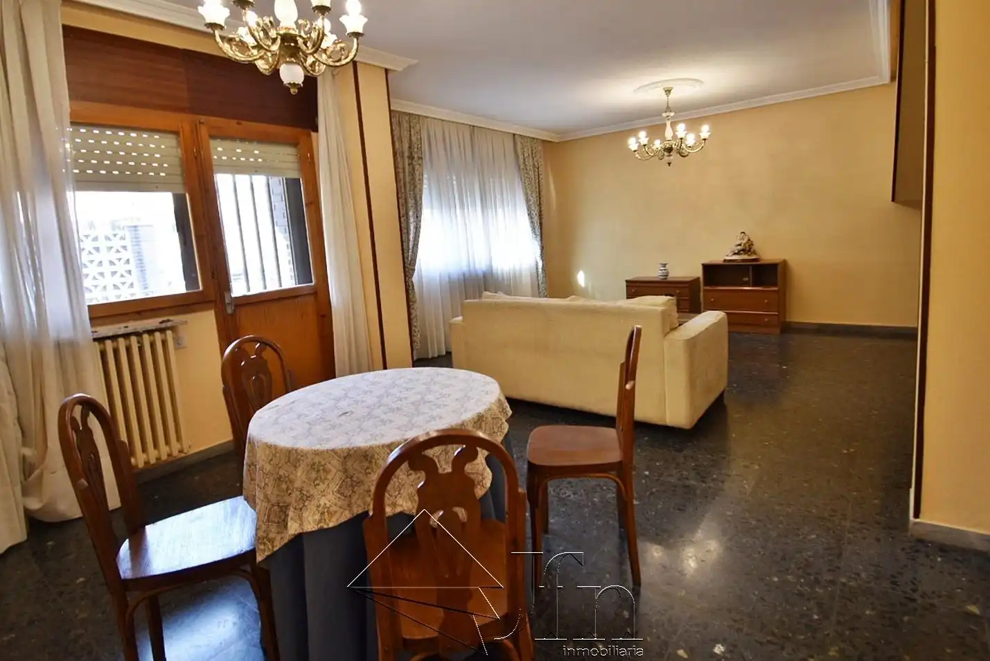 Wohnzimmer von Einfamilien-Reihenhaus zum Verkauf in Íscar mit Heizung und Balkon