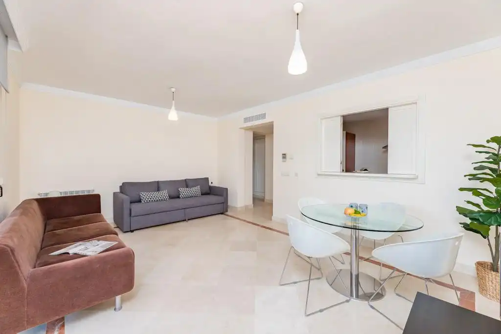 Sala d'estar de Apartament en venda en Marbella amb Aire condicionat, Terrassa i Piscina