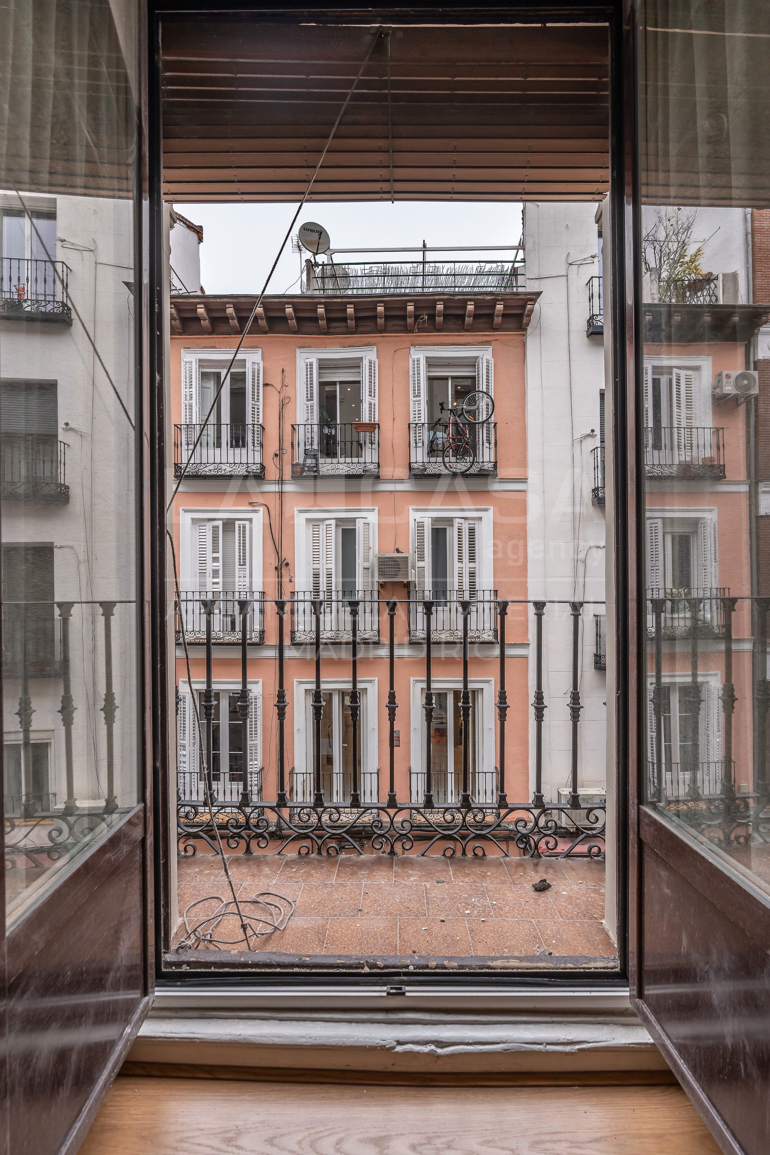 Exterior view of Flat for sale in  Madrid Capital  with Air Conditioner, Heating and Balcony