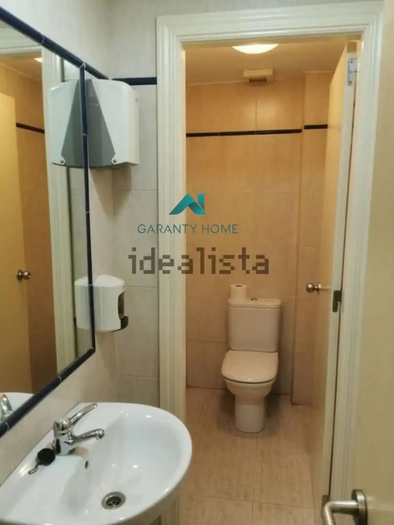 Bathroom of Commercial properties for sale in Madrid  with Air Conditioner