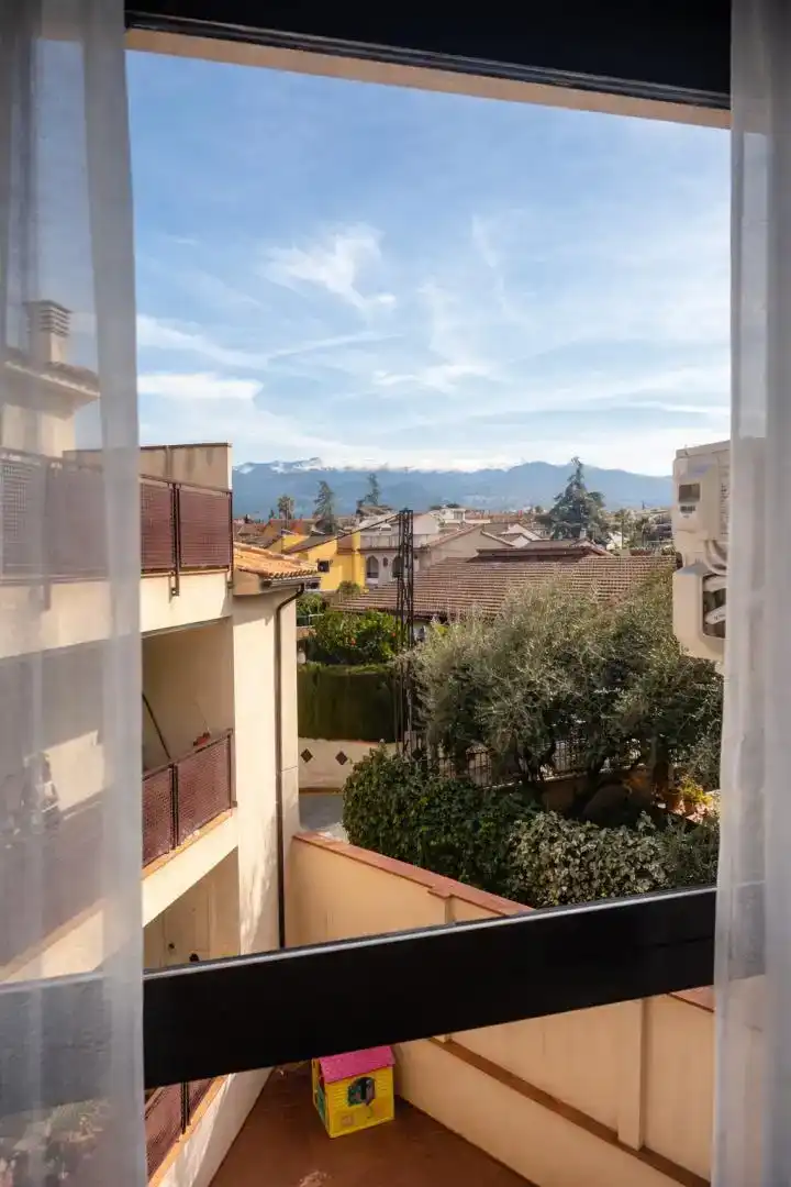 Vista exterior de Pis en venda en Ogíjares amb Aire condicionat, Jardí privat i Parquet