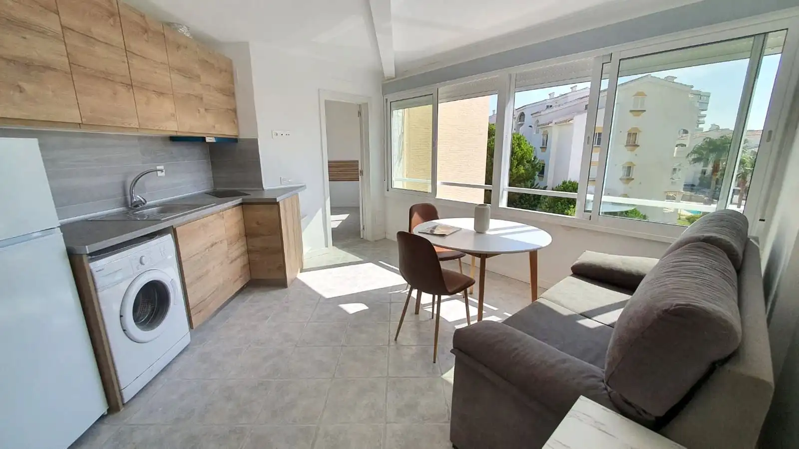Terraza de Apartamento en venta en Fuengirola con Horno, Lavadora y Microondas