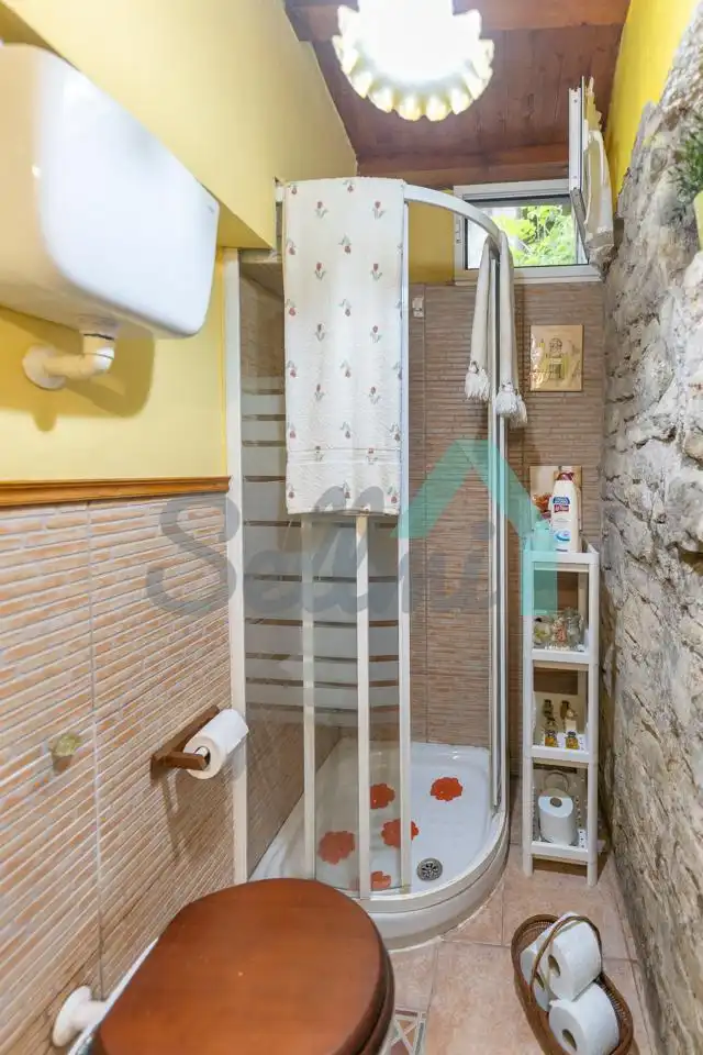 Bany de Casa adosada en venda en Langreo amb Calefacció, Jardí privat i Parquet
