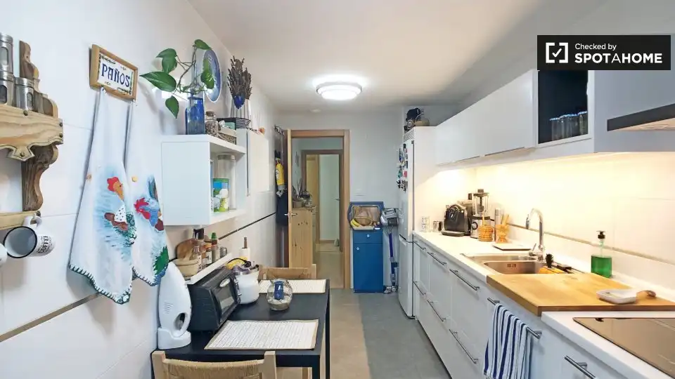 Kitchen of Flat for share in Getafe  with Air Conditioner, Heating and Furnished