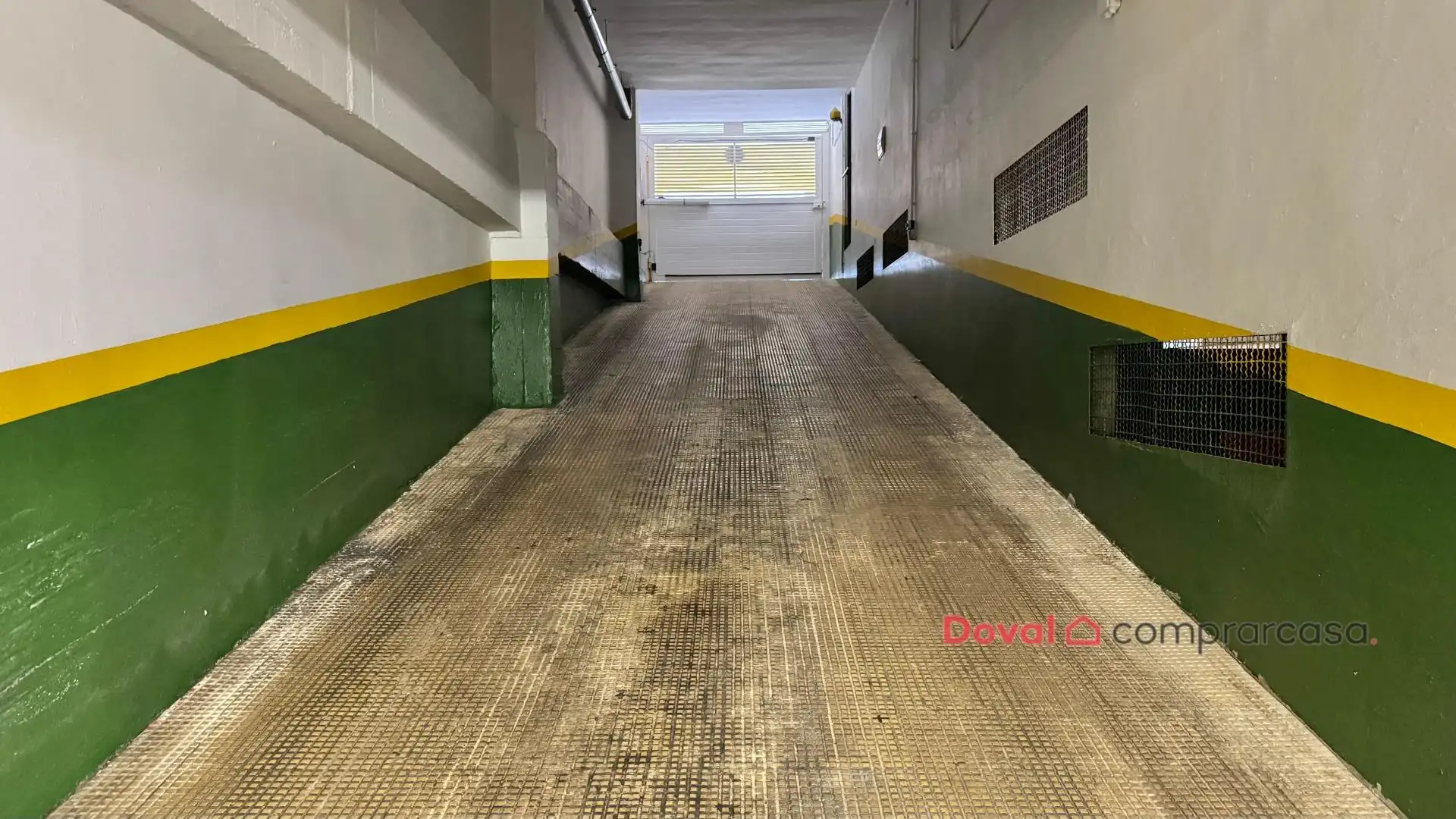 Parking de Piso en venta en Vigo  con Calefacción, Terraza y Balcón