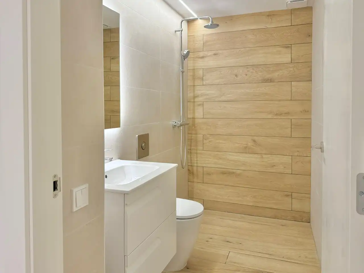 Baño de Piso de alquiler en Sabadell con Aire acondicionado, Calefacción y Jardín privado