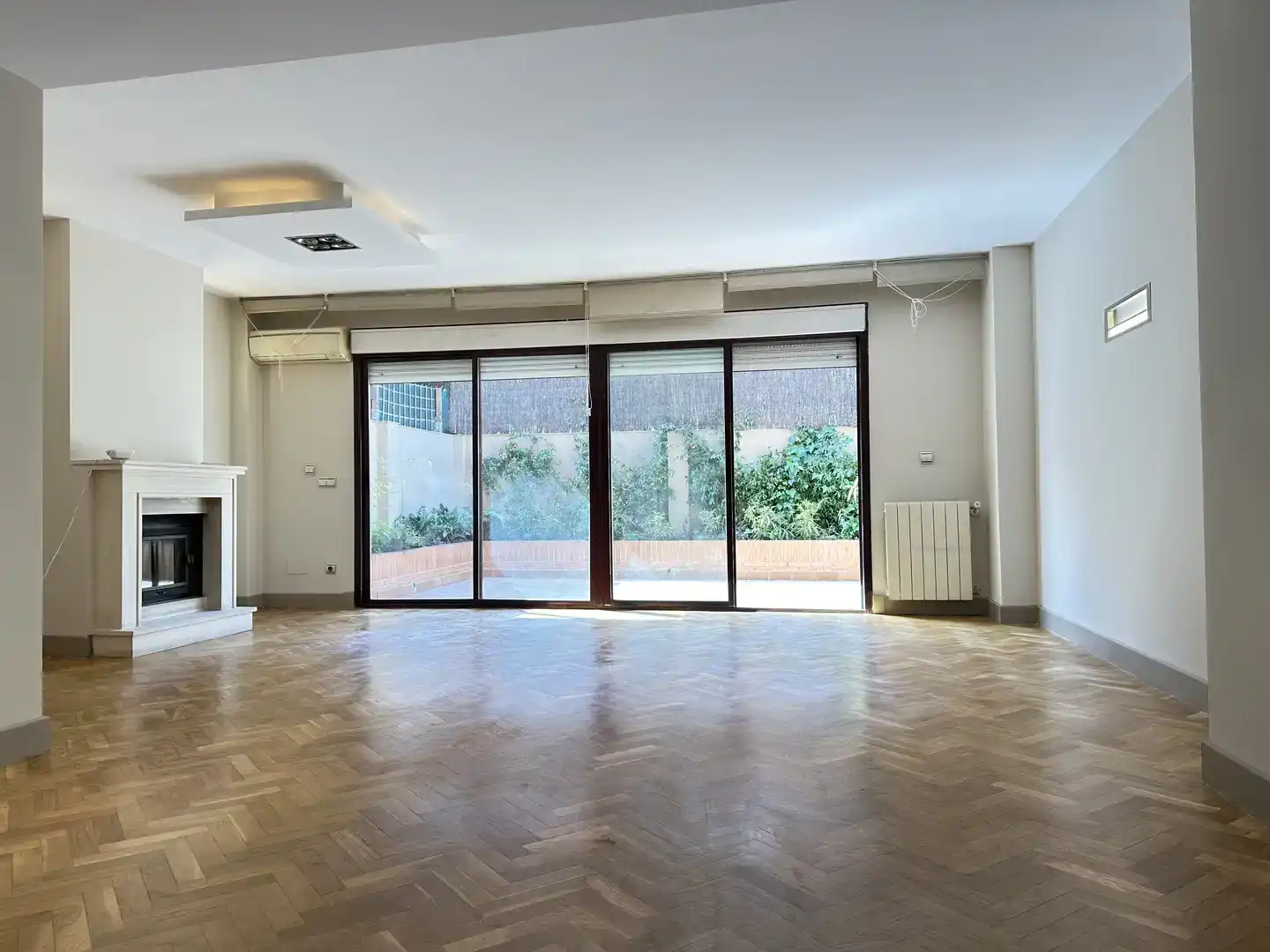 Sala de estar de Casa o chalet en venta en Madrid con Aire acondicionado, Jardín privado y Parquet