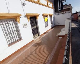 Vista exterior de Casa o xalet en venda en Cáceres Capital amb Terrassa i Balcó