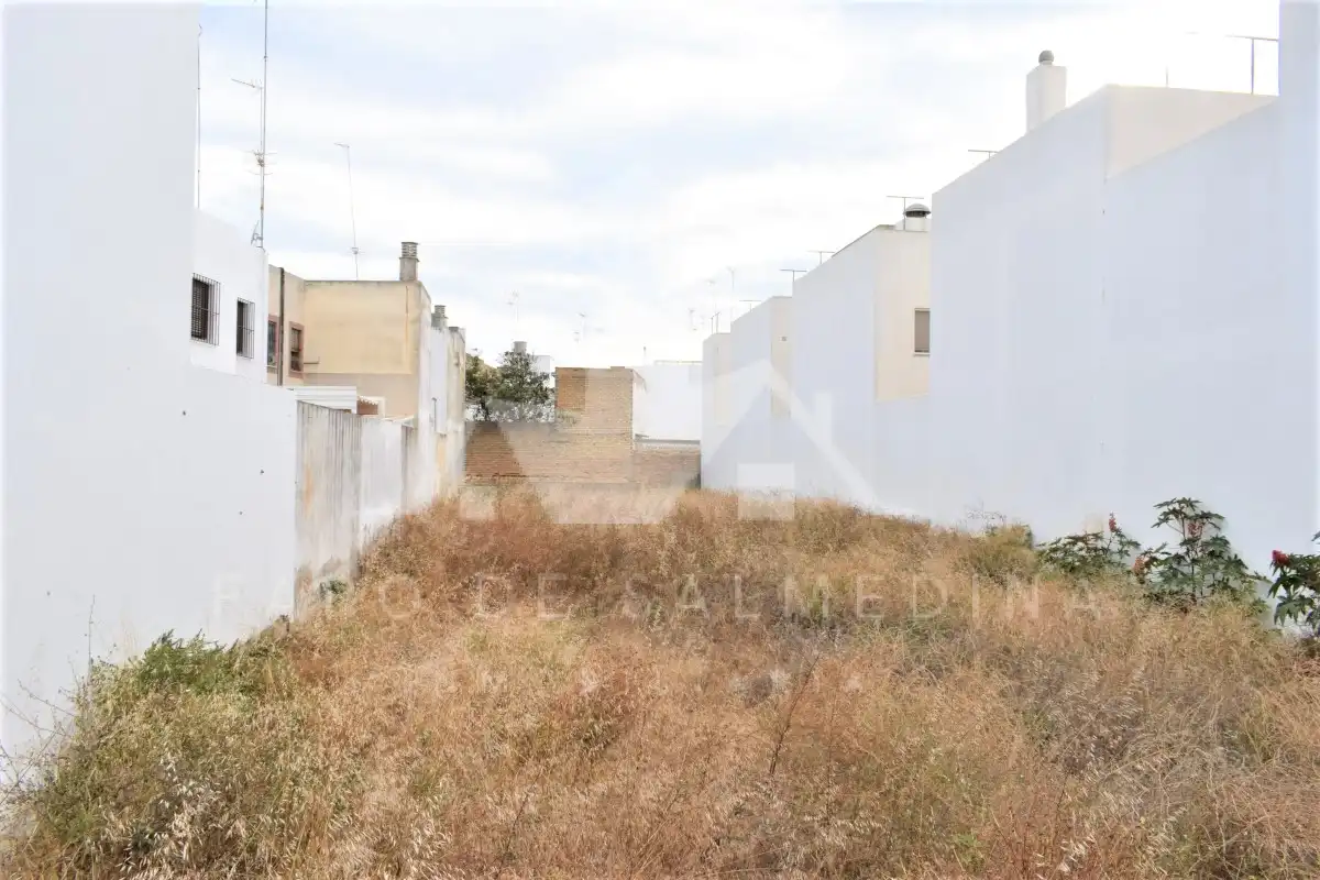 Residential land for sale in Avenida de Rota 54