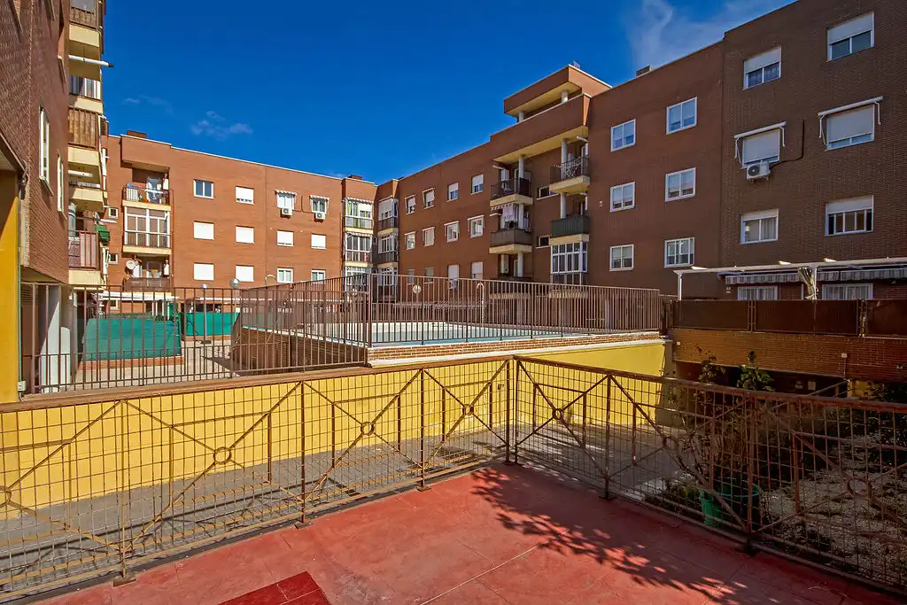 Vista exterior de Pis en venda en Ciempozuelos amb Calefacció, Parquet i Piscina