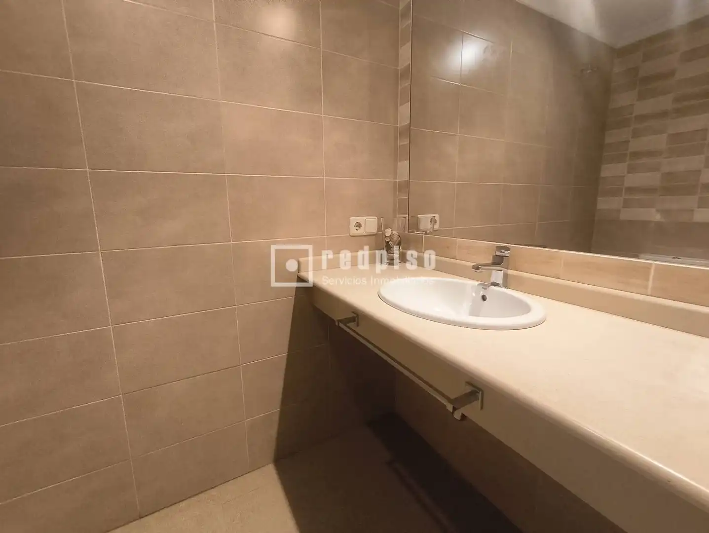 Baño de Piso de alquiler en Sevilla con Aire acondicionado, Terraza y Amueblado