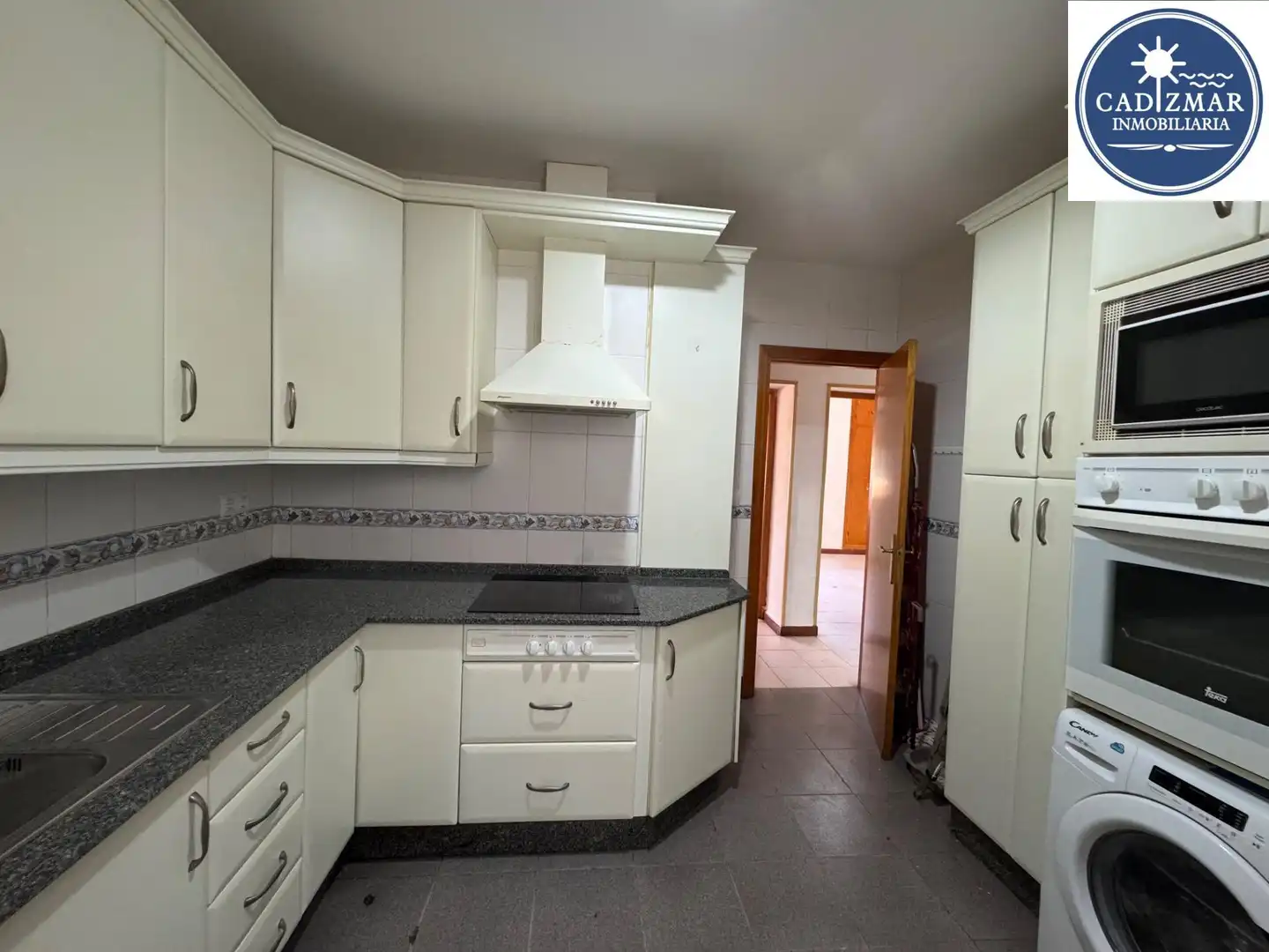 Kitchen of Ground floor for sale in Cádiz  with Storage room, Balcony and Alarm