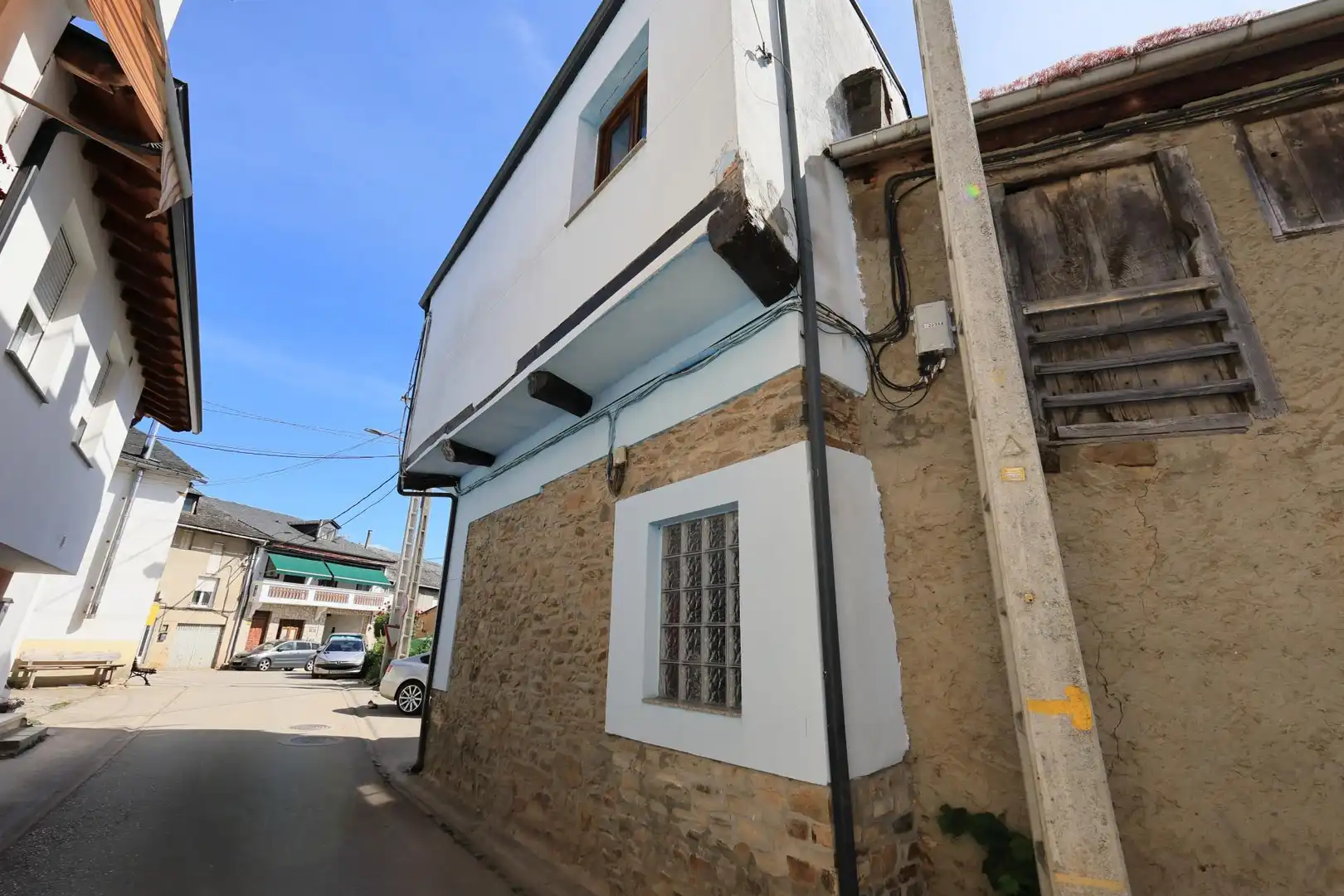 Vista exterior de Finca rústica en venda en Villafranca del Bierzo amb Calefacció