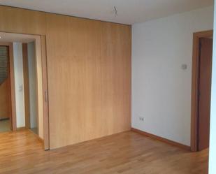 Bedroom of Flat to rent in Girona Capital  with Heating, Private garden and Parquet flooring