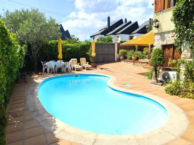 Swimming pool of Houses for sale in Miraflores de la Sierra  with Air Conditioner, Heating and Terrace