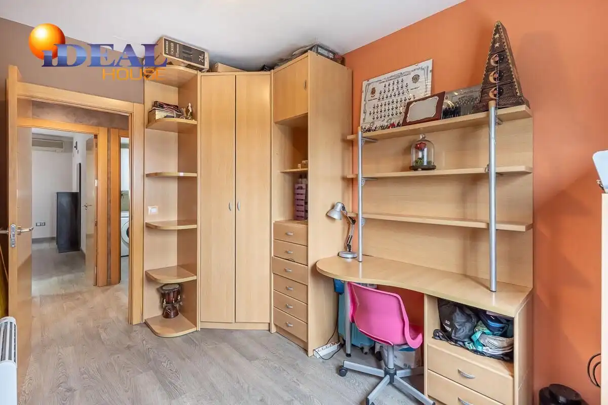 Bedroom of Flat for sale in Granada