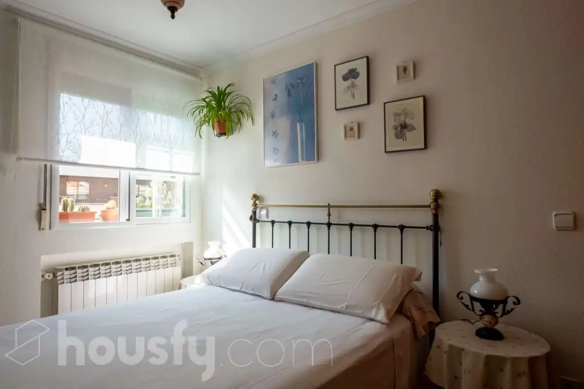 Bedroom of Flat for rent in Madrid  with Air Conditioner, Heating and Furnished