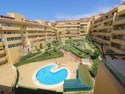 Vista exterior de Pis en venda en Fuengirola amb Aire condicionat, Jardí privat i Terrassa