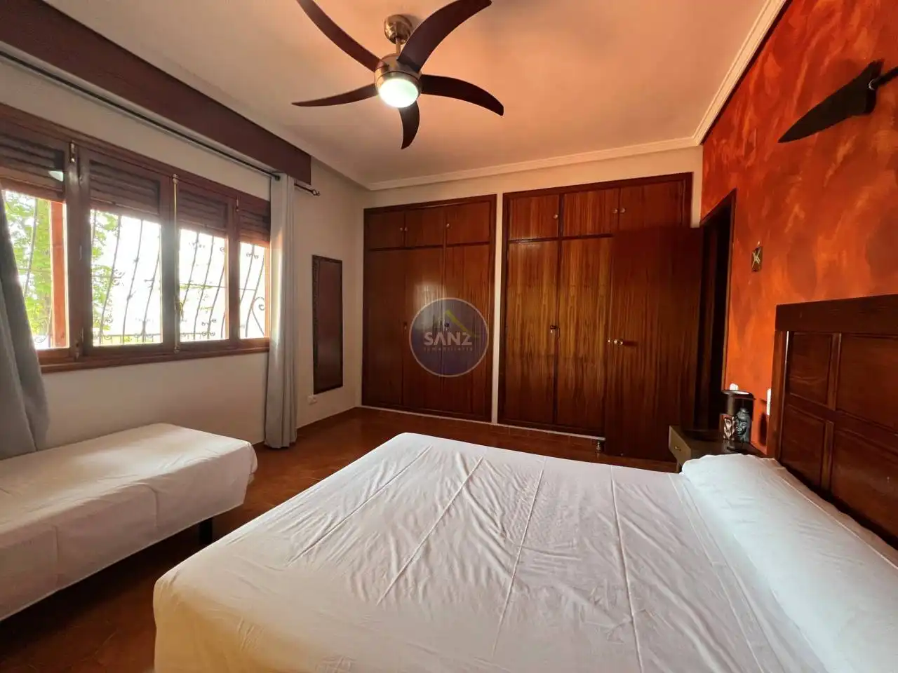 Dormitori de Casa o xalet en venda en Agullent amb Jardí privat i Piscina