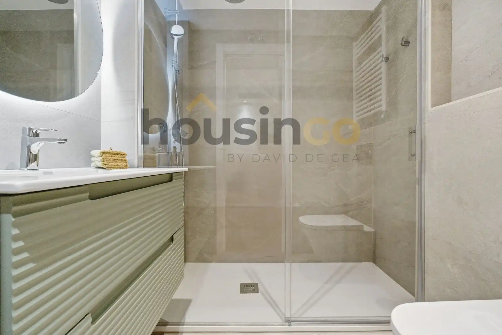 Bathroom of Flat for sale in Madrid  with Air Conditioner, Heating and Parquet flooring