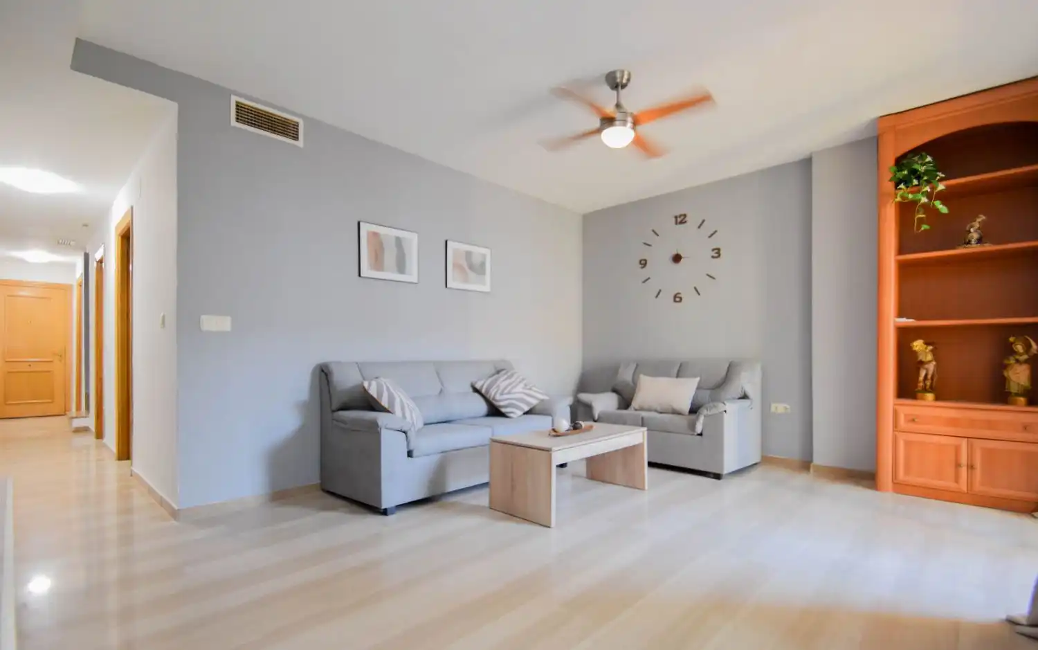 Sala de estar de Dúplex en venta en Cúllar Vega con Terraza, Trastero y Amueblado