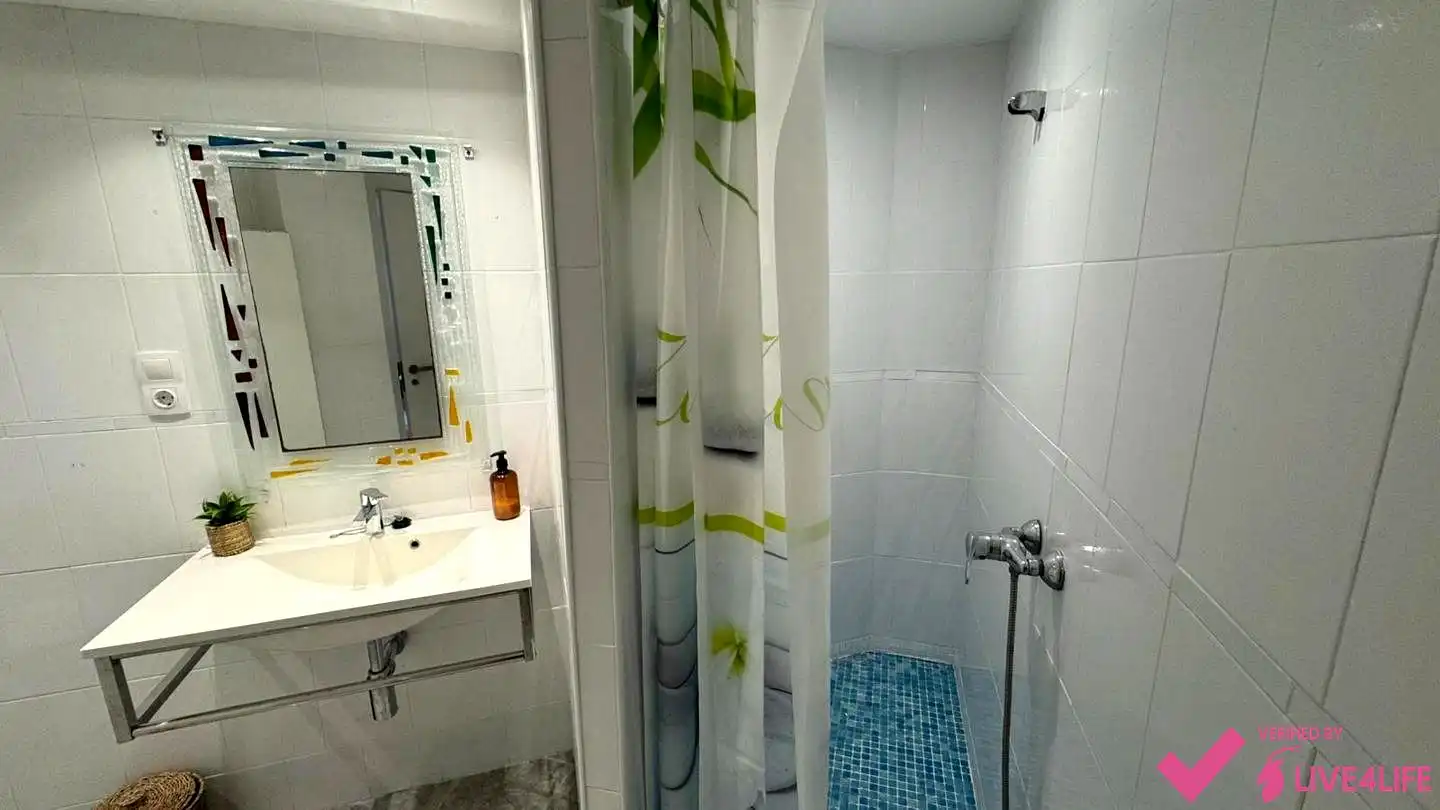 Baño de Piso para compartir en Valencia con Calefacción y Amueblado
