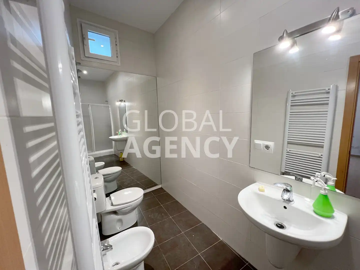Bathroom of Duplexes for sale in Madrid  with Heating, Oven and Washing machine