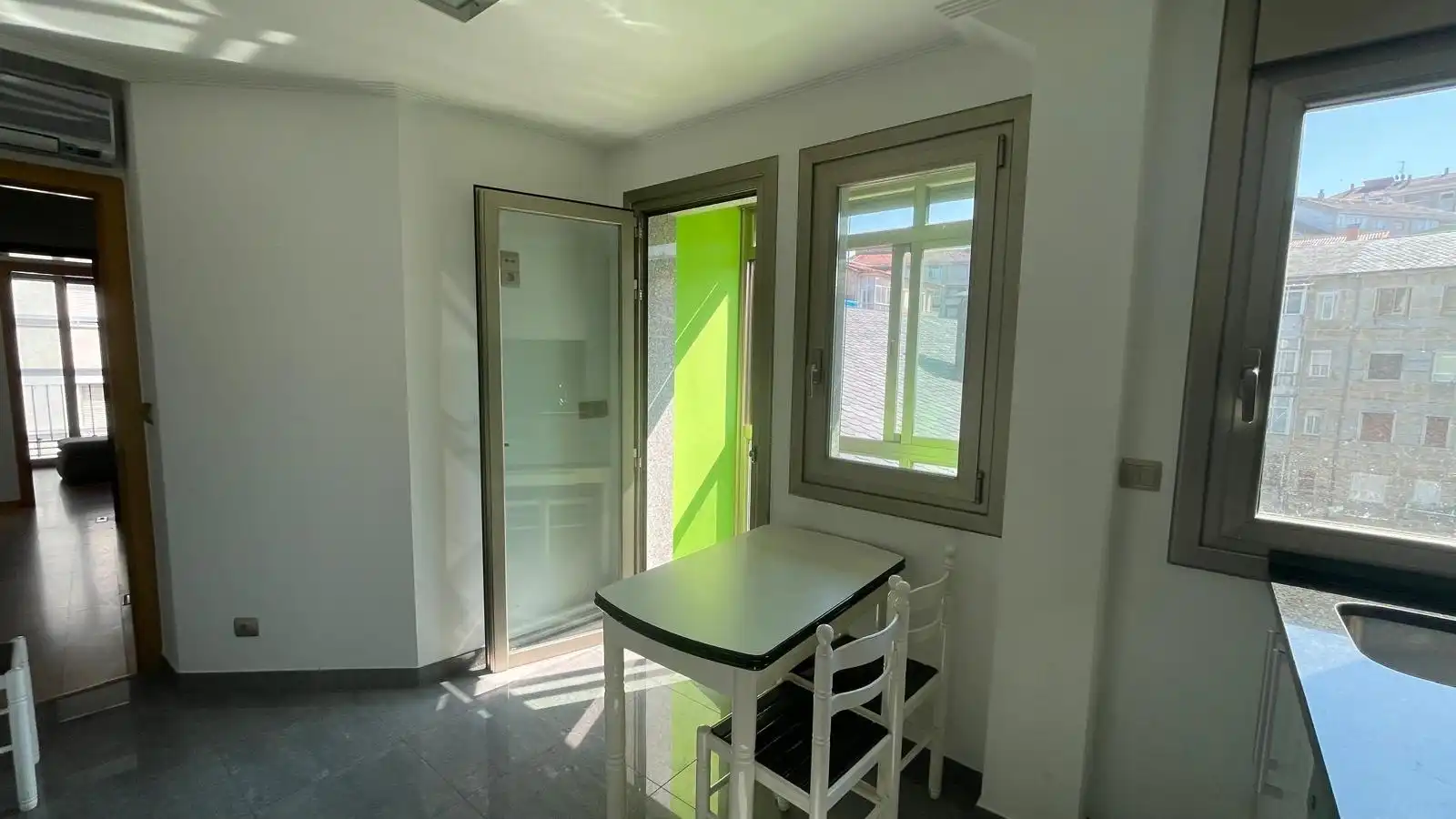 Wohnung zum Verkauf in Ourense Capital  mit Klimaanlage, Heizung und Privatgarten