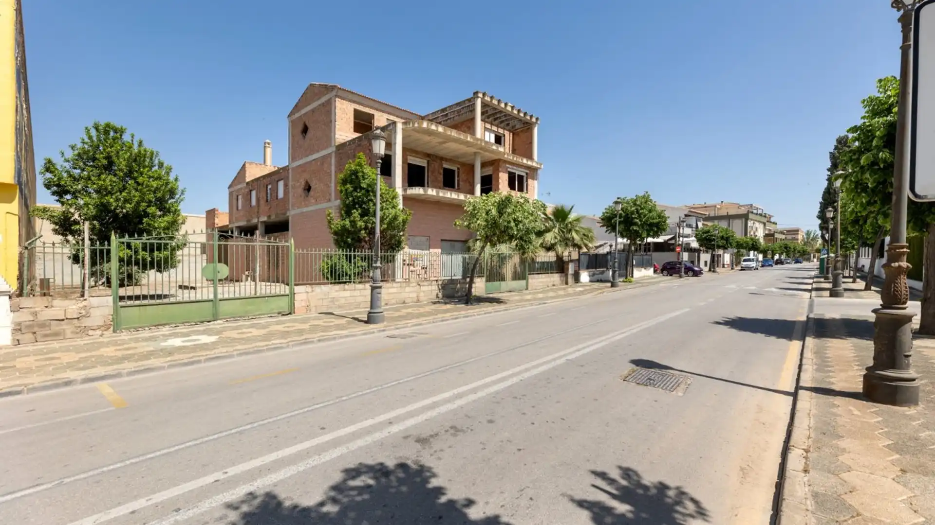 Vista exterior de Edificio en venta en Atarfe