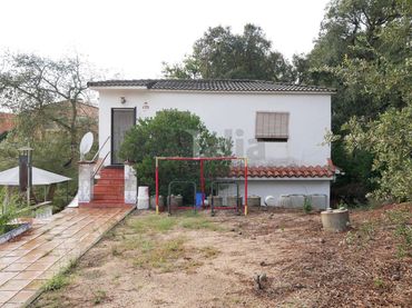 Casa amb jardí en venda a Aiguaviva Parc