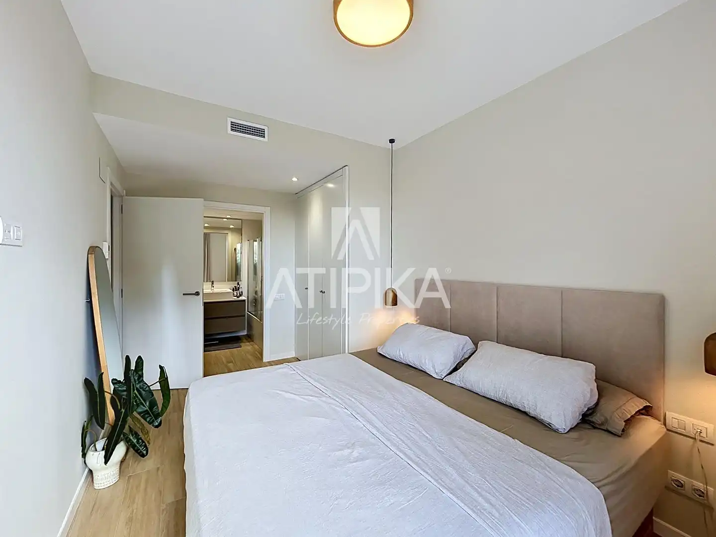 Bedroom of Flat for rent in Barcelona  with Air Conditioner, Parquet flooring and Terrace