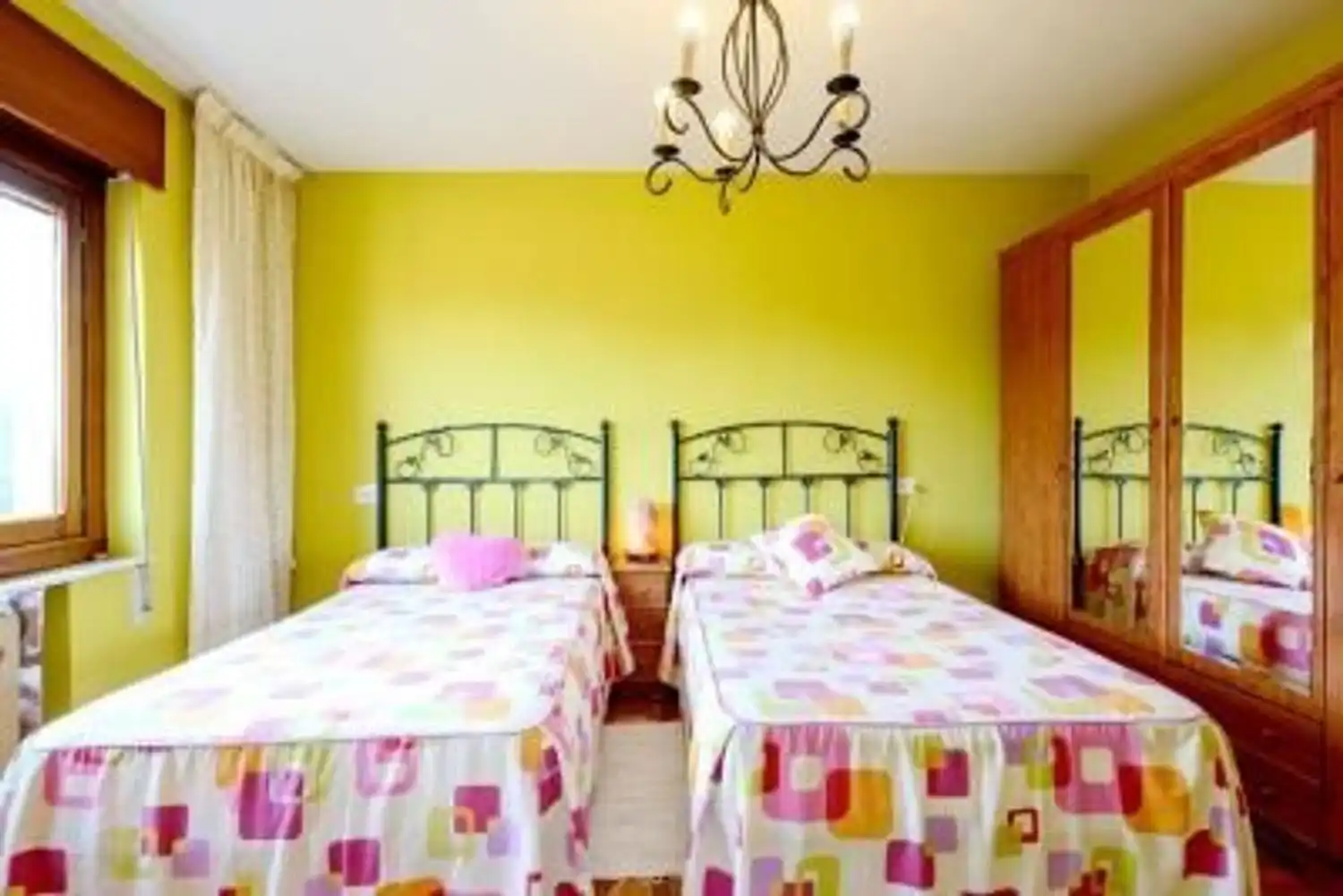 Bedroom of Houses for sale in Bimenes  with Heating, Private garden and Parquet flooring