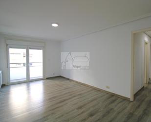 Living room of Flat to rent in Vigo   with Heating, Parquet flooring and Terrace