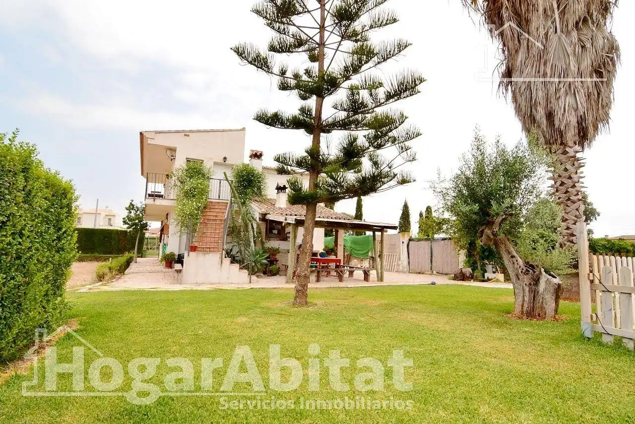 Jardí de Casa o xalet en venda en Oliva amb Aire condicionat, Jardí privat i Terrassa