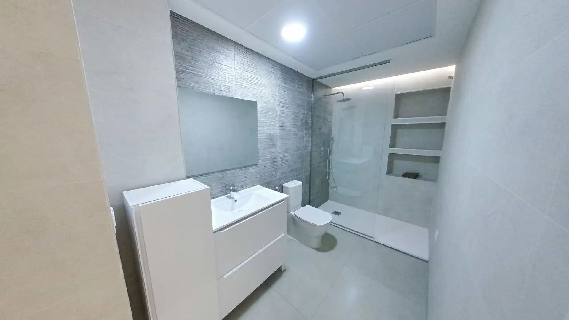 Flat for rent in Calle de las Islas Jarvi, Tres Olivos - Valverde