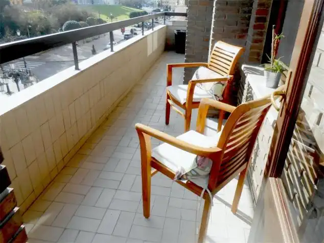 Terraza de Piso de alquiler en Oviedo  con Calefacción, Terraza y Amueblado