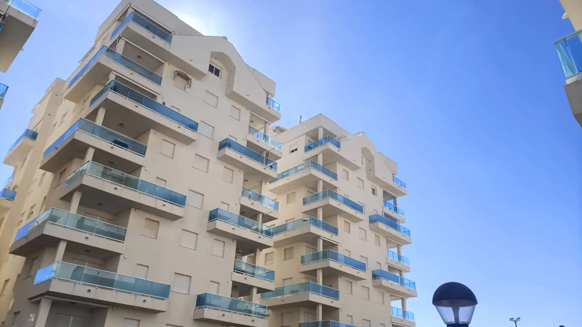 Außenansicht von Dachboden zum Verkauf in Piles mit Terrasse und Gemeinschaftspool