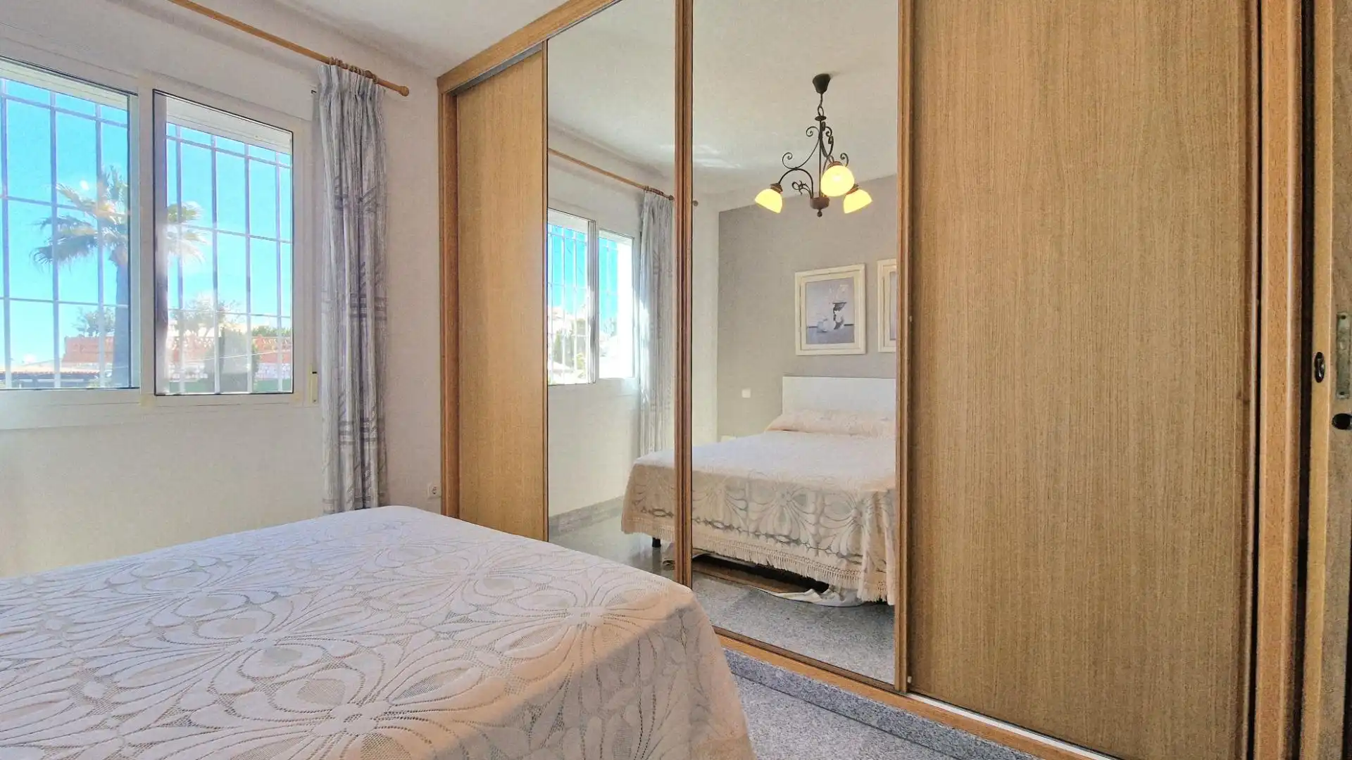 Dormitori de Casa o xalet en venda en Mijas amb Aire condicionat, Jardí privat i Terrassa