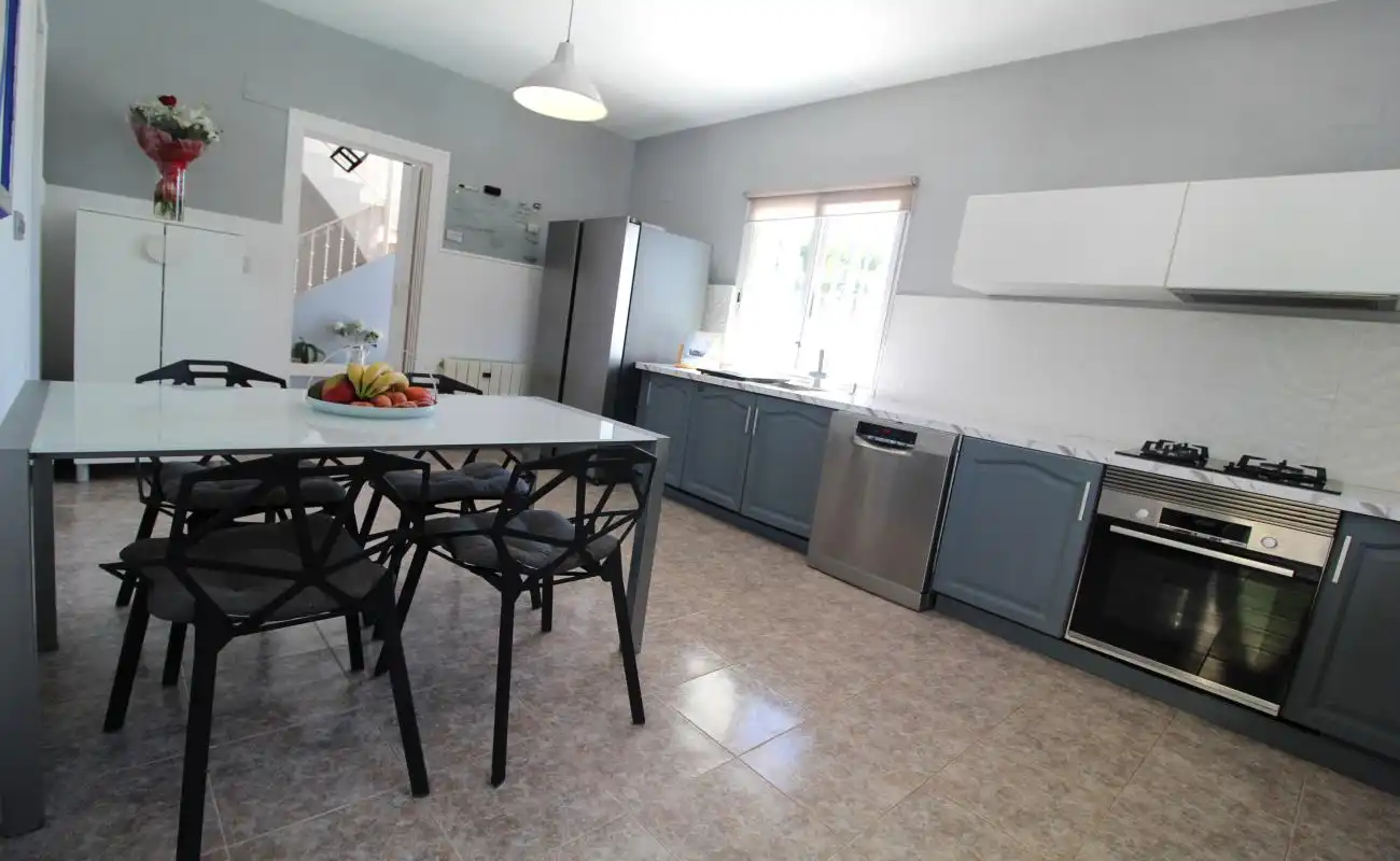 Cocina de Casa o chalet en venta en L'Eliana con Aire acondicionado, Calefacción y Jardín privado