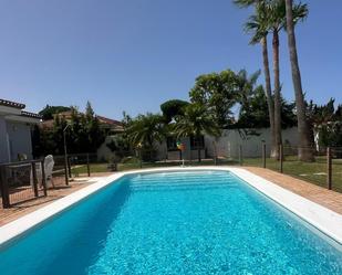 Piscina de Casa o xalet en venda en Chiclana de la Frontera amb Aire condicionat, Calefacció i Jardí privat